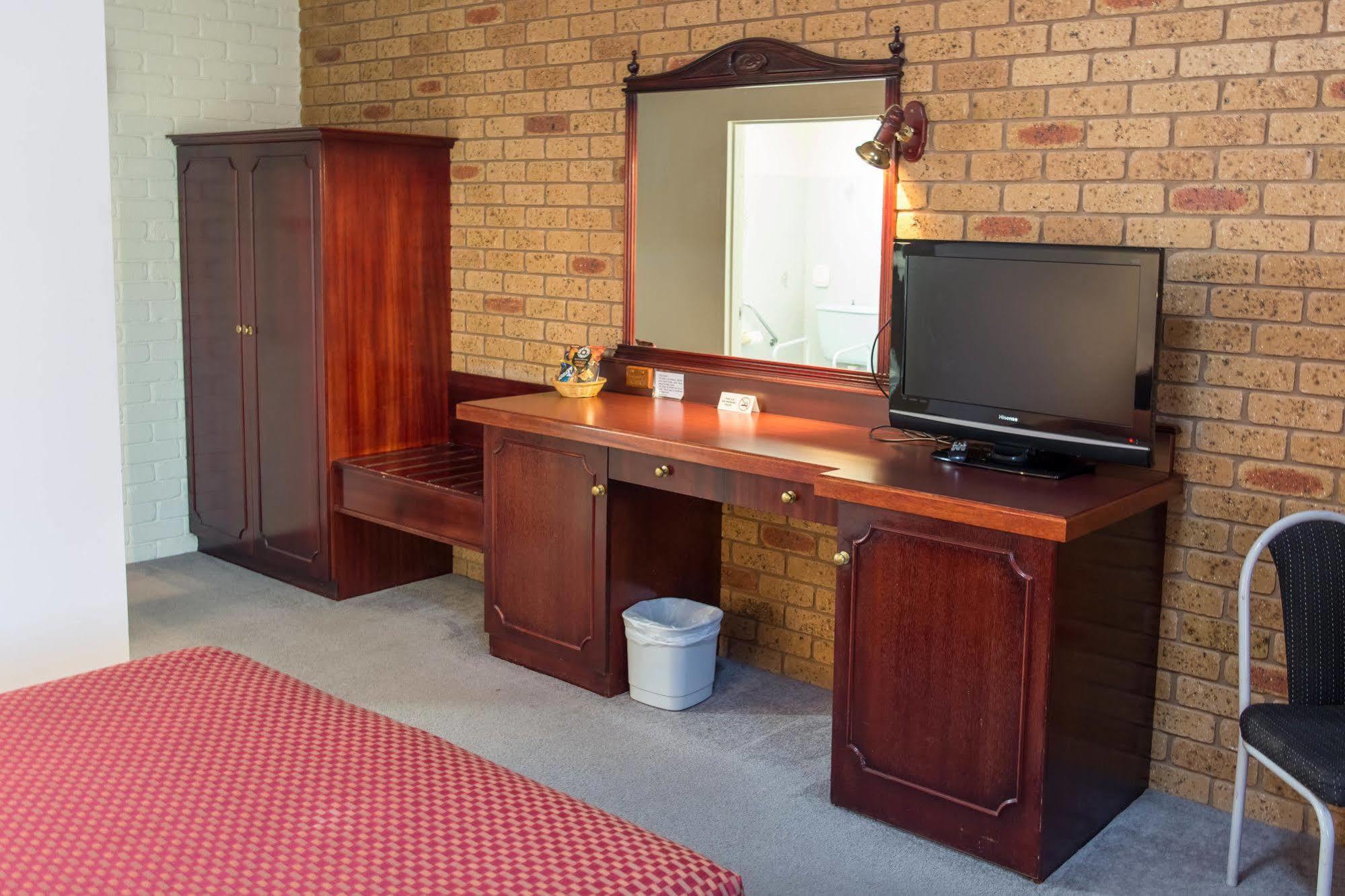 Narrandera Club Motor Inn Экстерьер фото