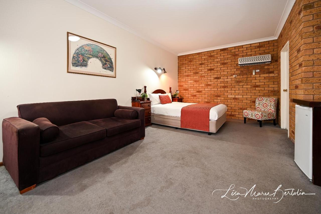 Narrandera Club Motor Inn Экстерьер фото